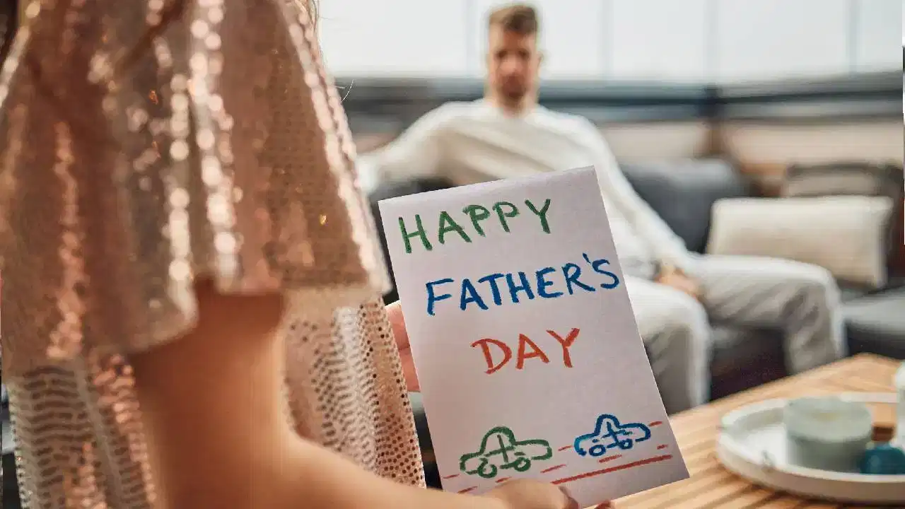 Happy Fathers Day : এইদৰে প্ৰেৰণ কৰক পিতৃ দিৱসৰ শুভেচ্ছা....