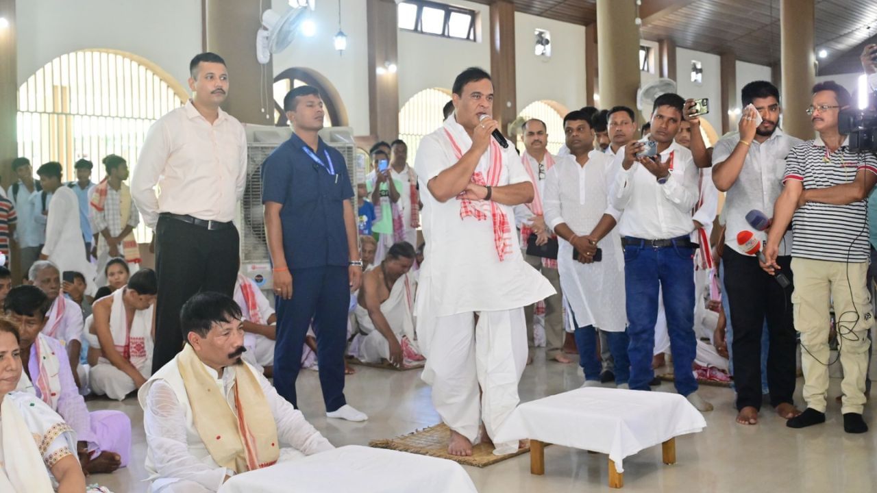 মুখ্যমন্ত্রী ড° হিমন্ত বিশ্ব শর্মাই আজি ঐতিহ্যমণ্ডিত শ্রীশ্ৰী আঠখেলীয়া নামঘৰত উপস্থিত হৈ নৱনিৰ্মিত নাটঘৰৰ শুভ উদ্বোধন কৰে। মুখ্যমন্ত্ৰীয়ে নামঘৰত বন্তি প্রজ্বলনেৰে অসমবাসীৰ কুশল-মংগল কামনা কৰি সেৱা আগবঢ়ায়। উল্লেখ্য যে, এই পৱিত্ৰ আধ্যাত্মিকস্থলী উন্নয়ন সাধনৰ অৰ্থে ৰাজ্য চৰকাৰে আগবঢ়োৱা আৰ্থিক বৰঙণিৰে ইতিমধ্যে অতিথি কক্ষ, মাহ-প্ৰসাদ ধোৱা গৃহৰ নিৰ্মাণ আদিকে ধৰি কেইবাটাও কাম সম্পাদন হৈছে।