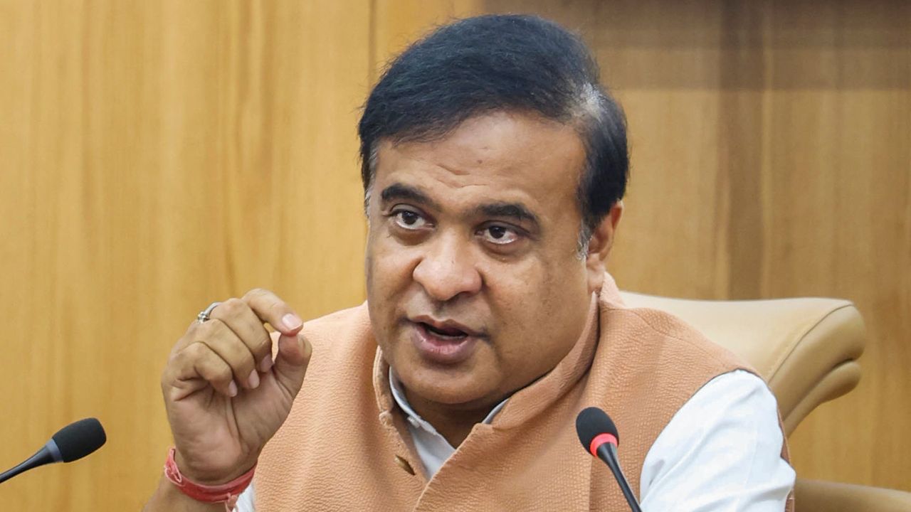ৰাজ্যৰ চাকৰি প্ৰত্যাশী যুৱক যুৱতীসকলৰ বাবে সুখবৰ আনিছে মুখ্যমন্ত্ৰী হিমন্ত বিশ্ব শৰ্মাই। শিক্ষিত যুৱক-যুৱতীসকলক চৰকাৰী চাকৰীত নিযুক্তি প্ৰদানৰ লক্ষ্যৰে অসম প্ৰত্যক্ষ নিযুক্তি পৰীক্ষাৰ তৃতীয়টো পৰ্যায় অৰ্থাৎ ADRE 3.0 সন্দৰ্ভত মুখ্যমন্ত্ৰীগৰাকী গুৰুত্বপূৰ্ণ ঘোষণা কৰিছে।