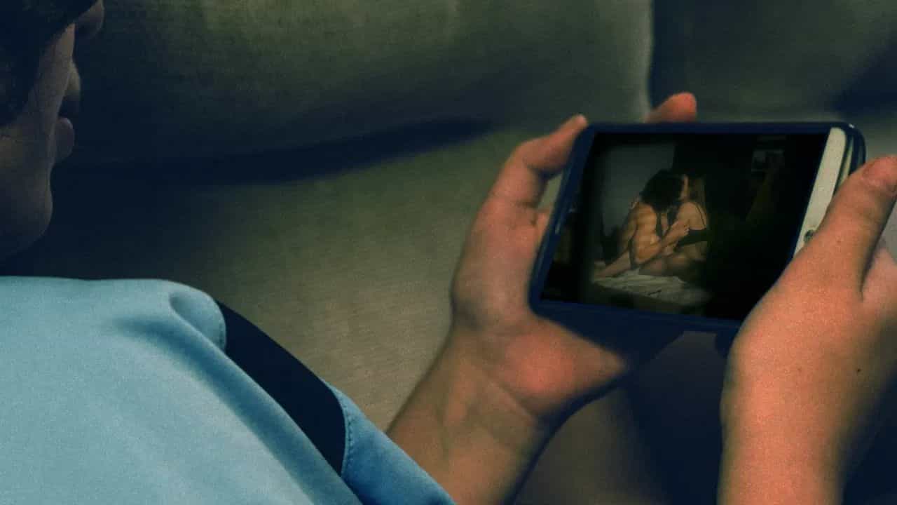 অশ্লীল ভিডিঅ চোৱাৰ অভ্যাস আছে যদি জানি লওক ইয়াৰ শাস্তি কি হব পাৰে