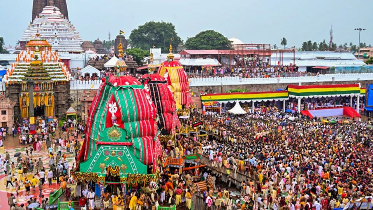 ব্যাপক ভিৰৰ লগতে হাতী-সাপৰ শংকা! জগন্নাথ ৰথযাত্ৰাত ভয়াৱহ পৰিস্থিতি, আহত কেইবাজনো ব্যাপক ভিৰৰ লগতে হাতী-সাপৰ শংকা! জগন্নাথ ৰথযাত্ৰাত ভয়াৱহ পৰিস্থিতি, আহত কেইবাজনো