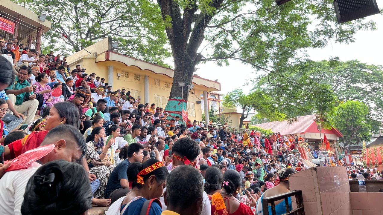 ২২ জুনৰ পৰা ২৬ জুনলৈ শক্তিপীঠ মা কামাখ্যা ধামত অনুষ্ঠিত হৈছে মহা অম্বুবাচী মেলা৷ ২৬ জুনত মুকলি হ’ব মা কামাখ্যাৰ দুৱাৰ। পূজা আগবঢ়োৱাৰ পাছতে পুনৰ খুলি দিয়া হ’ব মন্দিৰৰ দুৱাৰ।