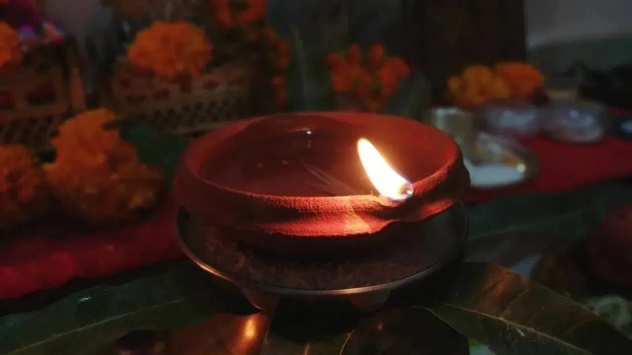 আজি ২০ জুন। সমগ্ৰ ৰাজ্যবাসীয়ে আজিৰ দিনটোত বিষ্ণু ৰাভা দিৱস পালন কৰে। এই দিনটোতে ১৯৬৯ চনত মৃত্যুক সাৱতি লৈছিল বিষ্ণু প্ৰসাদ ৰাভাই। অসমীয়া সমাজ জীৱনলৈ তেওঁ আগবঢ়াই যোৱা অৱদানৰ বাবে অসমীয়া চিৰঋণী। তেওঁৰ দ্বাৰা ৰচিত গীতসমূহক ৰাভা সংগীত বুলি জনা যায়।