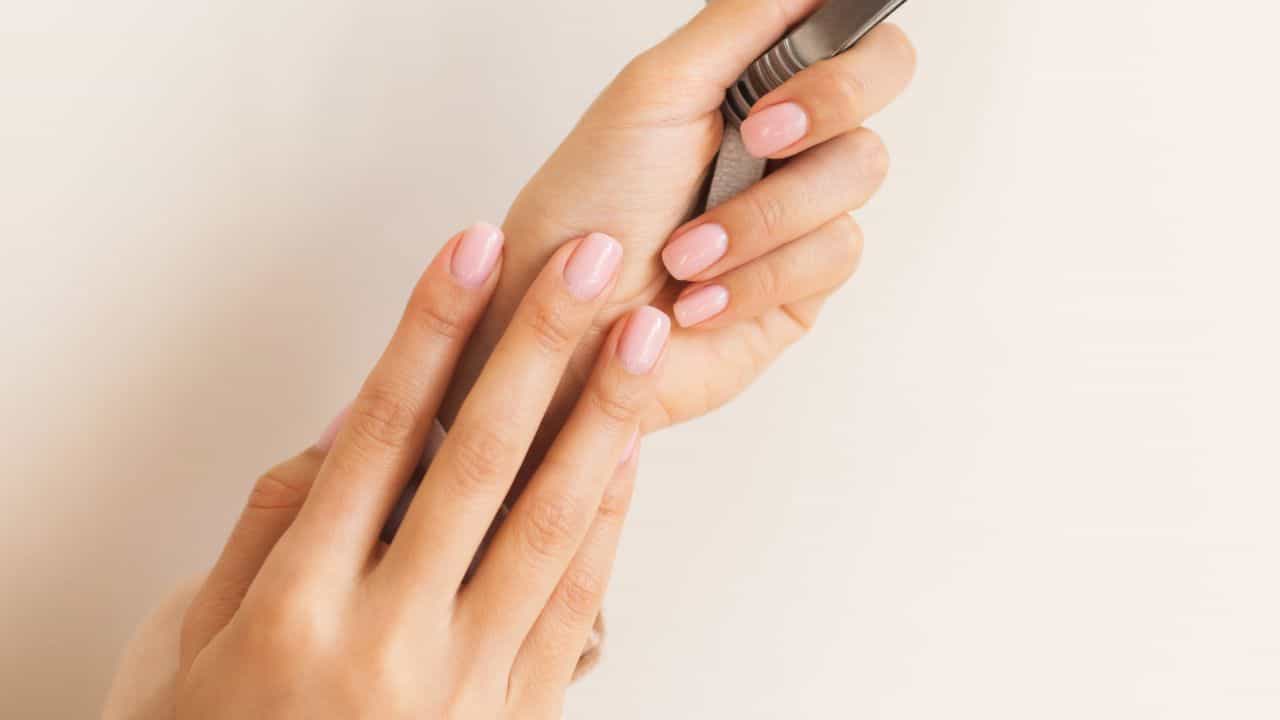 আপোনাৰ হাতৰ নখেই দিব পাৰে স্বাস্থ্যজনিত সমস্যাৰ আভাস, জানেনে এই বিষয়ে? আপোনাৰ হাতৰ নখেই দিব পাৰে স্বাস্থ্যজনিত সমস্যাৰ আভাস, জানেনে এই বিষয়ে?