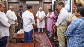 প্ৰাক্তন মুখ্যমন্ত্ৰী বিজয় ৰূপানীৰ পৰিয়ালক সাক্ষাৎ প্ৰধানমন্ত্ৰীৰ প্ৰাক্তন মুখ্যমন্ত্ৰী বিজয় ৰূপানীৰ পৰিয়ালক সাক্ষাৎ প্ৰধানমন্ত্ৰীৰ