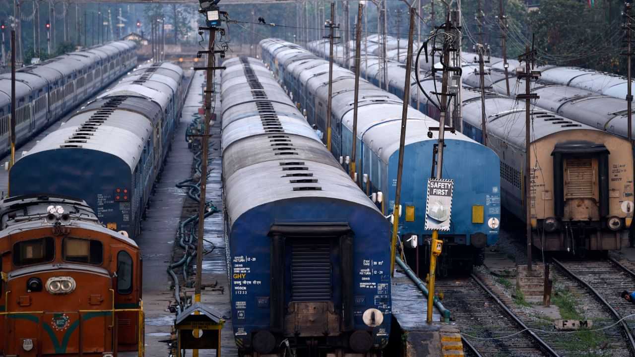 ৰাজ্যৰ বান পৰিস্থিতিৰ বাবে কেইবাখনো ৰেল বাতিল... ৰাজ্যৰ বান পৰিস্থিতিৰ বাবে কেইবাখনো ৰেল বাতিল...