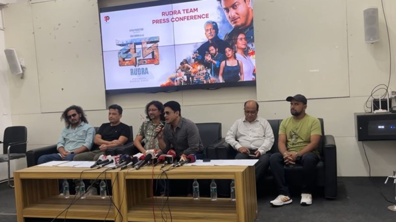 অসমবাসীয়ে অধীৰ আগ্ৰহেৰে ৰৈ আছে ৰবি শৰ্মাৰ অভিনীত ‘ৰুদ্ৰ’ চাবলৈ। কিন্তু এই ছবিখনৰ মুক্তিৰ পূৰ্বে ডাঙৰ সিদ্ধান্ত ল’লে টীম ‘ৰুদ্ৰ’ই। আজি সংবাদমেলযোগে টীমে লোৱা সিদ্ধান্ত ৰাজহুৱা কৰিলে।