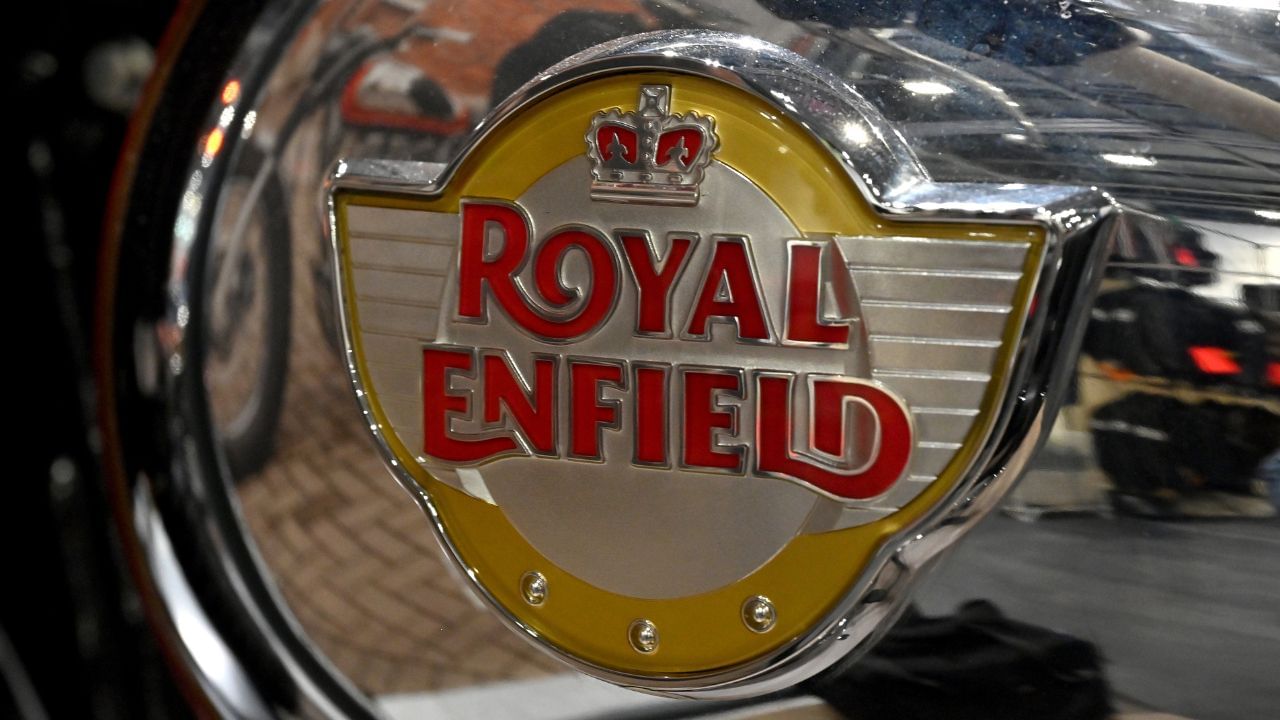 ডাঙৰ সুযোগ হেৰুৱালে ! ১৫ বছৰত Royal Enfieldৰ শ্বেয়াৰৰ মূল্য কিমান হ’ল জানেনে? ডাঙৰ সুযোগ হেৰুৱালে ! ১৫ বছৰত Royal Enfieldৰ শ্বেয়াৰৰ মূল্য কিমান হ’ল জানেনে?