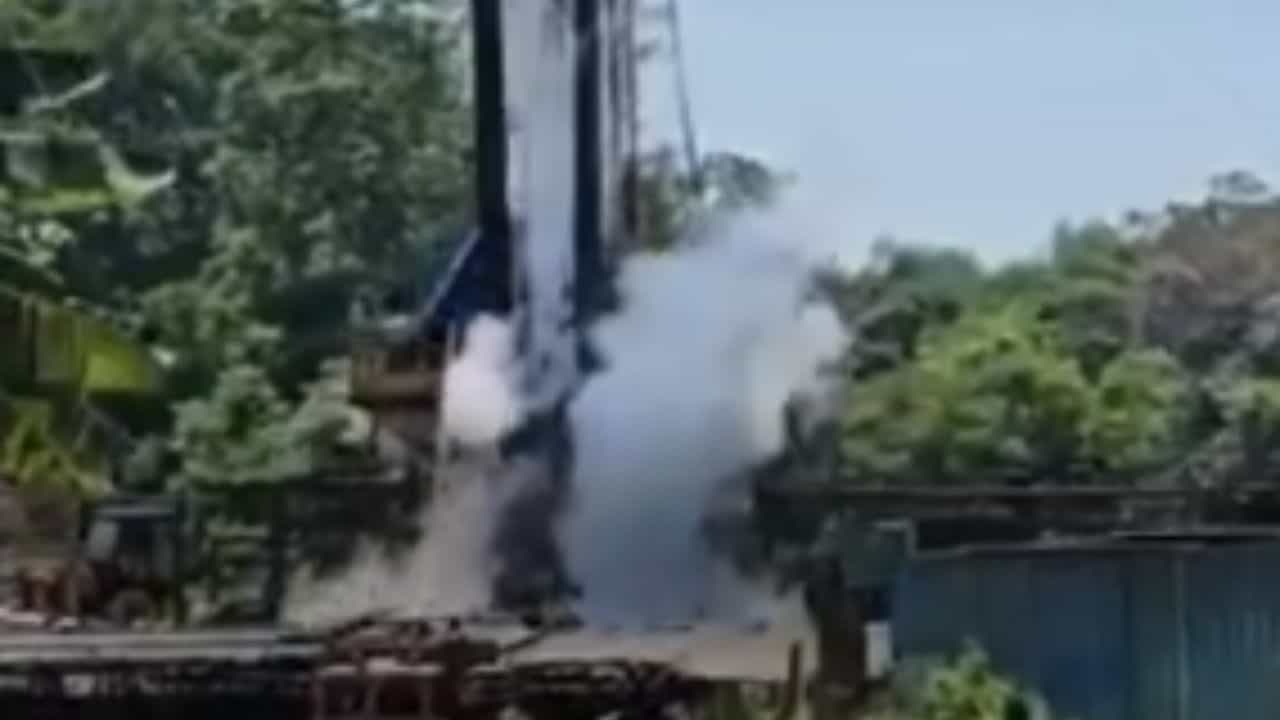 বিগত ৩ দিন ধৰি ভটিয়াপাৰৰ RDS-147 ৰীগৰ পৰা নিৰ্গত হৈ আছে গেছ, আতংকিত স্থানীয় লোক...