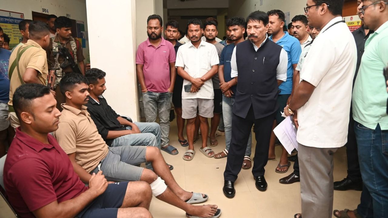 প্ৰচণ্ড বিস্ফোৰণত কঁপি উঠিল বোকাখাতৰ CRPF কেম্প! গুৰুতৰভাৱে আহত ৩ আৰক্ষী জোৱান প্ৰচণ্ড বিস্ফোৰণত কঁপি উঠিল বোকাখাতৰ CRPF কেম্প! গুৰুতৰভাৱে আহত ৩ আৰক্ষী জোৱান