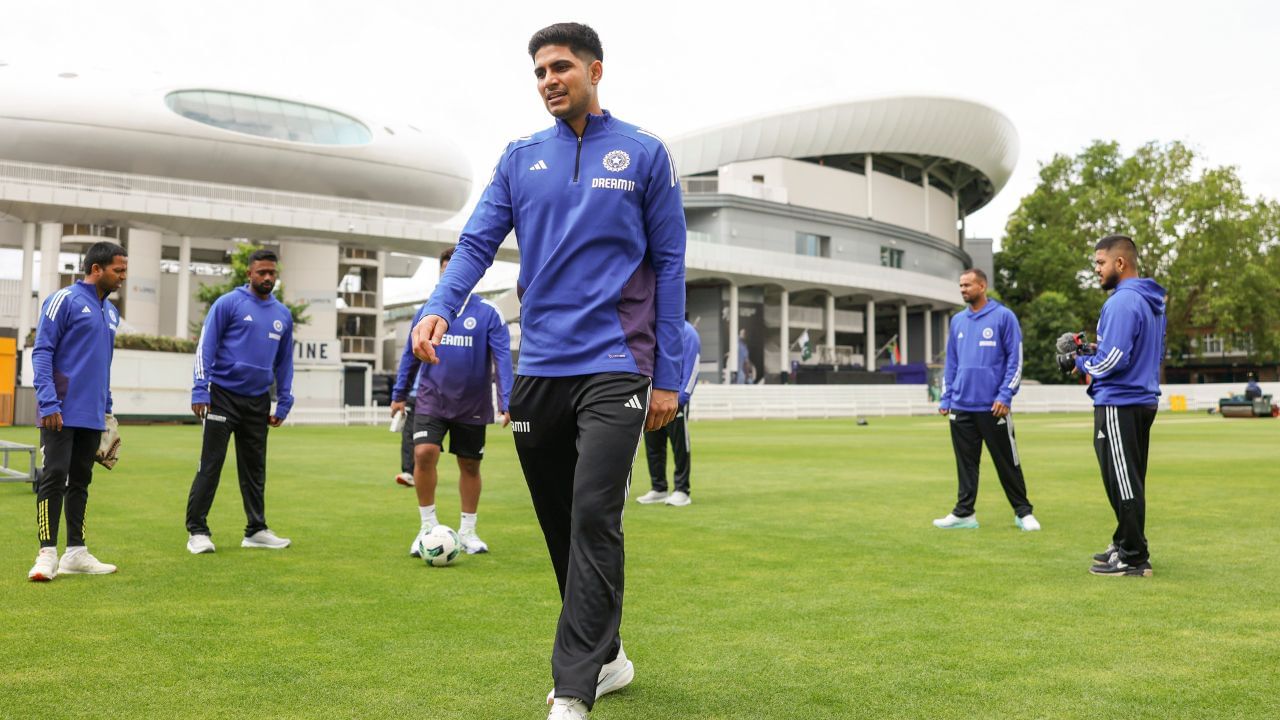 ইংলেণ্ডৰ বিপক্ষে শৃংখলাৰ পূৰ্বে চিন্তাত ভাৰতীয় শিবিৰঃ অনুশীলনৰ সময়ত আঘাত পালে এইগৰাকী তাৰকাই… ইংলেণ্ডৰ বিপক্ষে শৃংখলাৰ পূৰ্বে চিন্তাত ভাৰতীয় শিবিৰঃ অনুশীলনৰ সময়ত আঘাত পালে এইগৰাকী তাৰকাই…