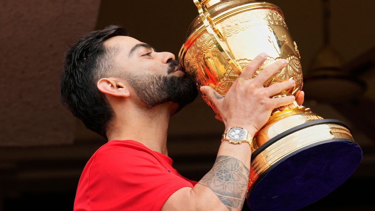 হঠাতে ট্ৰেণ্ডিঙত #ArrestKohli ! থানাত এজাহাৰ বিৰাট কোহলীৰ বিৰুদ্ধে… হঠাতে ট্ৰেণ্ডিঙত #ArrestKohli ! থানাত এজাহাৰ বিৰাট কোহলীৰ বিৰুদ্ধে…