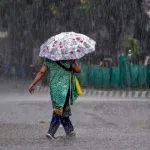 ৰাজ্যত ক্ৰমাৎ নিম্নগামী হৈছে তাপমাত্ৰা। ৰাজ্যৰ কেইবাখনো জিলাত আজি আঞ্চলিক বতৰ বিজ্ঞান কেন্দ্ৰই বৰষুণৰ আগজাননী দিয়ে। অসমৰ তিনিখন জিলাত অ’ৰেঞ্জ’ এলাৰ্টো জাৰি কৰা হৈছে। আনহাতে কেইখনমান জিলাত ইয়েল্ল’ এলাৰ্ট জাৰি কৰিছে বতৰ বিজ্ঞান কেন্দ্ৰই।