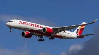 আহমেদাবাদ বিমান দুৰ্ঘটনাৰ ৩৮ ঘণ্টাৰ পিছতেই বিপদৰ সন্মুখীন হৈছিল এইখন বিমান, কথমপি ৰক্ষা পৰিল বহু যাত্ৰীৰ প্ৰাণ