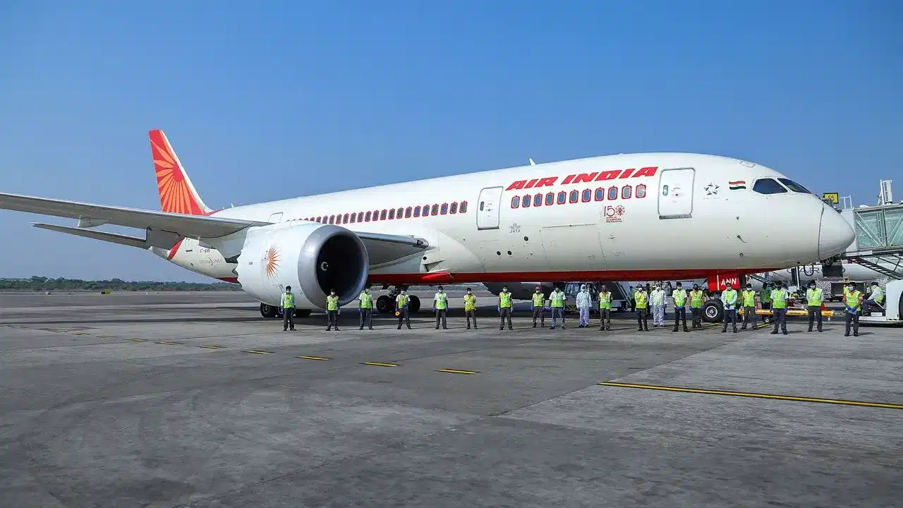 পুনৰ ৩খন বাতিল! উৰণৰ মাজতে উভতিল এয়াৰ ইণ্ডিয়াৰ বিমান, কাৰণ কি...