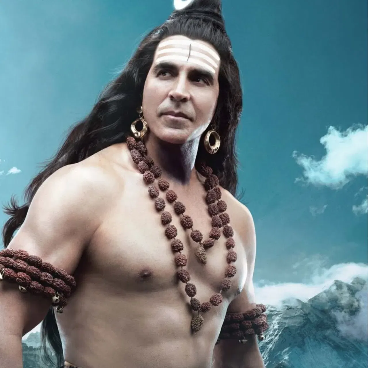 ১/ অক্ষয় কুমাৰঃ এই সময়ত বহু ব্যয়বহুল ছবিৰ কাম চলি আছে। বহু ছবি শীঘ্ৰে মুক্তি লাভ কৰিব, আনহাতে কিছুমান আহিবলৈ সময় লাগিব। আমি ২৭ জুনত মুক্তি পাবলগীয়া কানাপ্পাৰ পৰা আৰম্ভ কৰোঁ। অক্ষয় কুমাৰ আৰু প্ৰভাছক এই ছবিখনত দেখা যাব। দুয়োৰে কেমিও হ’ব, কিন্তু তেওঁলোকৰ লুক ইমানেই আচৰিত যে সকলোৱে দেখি আনন্দিত হৈ পৰিছে। 'লৰ্ড শিৱ'ৰ লুকত অক্ষয় কুমাৰে লাভ কৰিছে যথেষ্ট মৰম। প্ৰভাস তেওঁৰ ৰুদ্ৰ ৰূপত দেখা যাব।