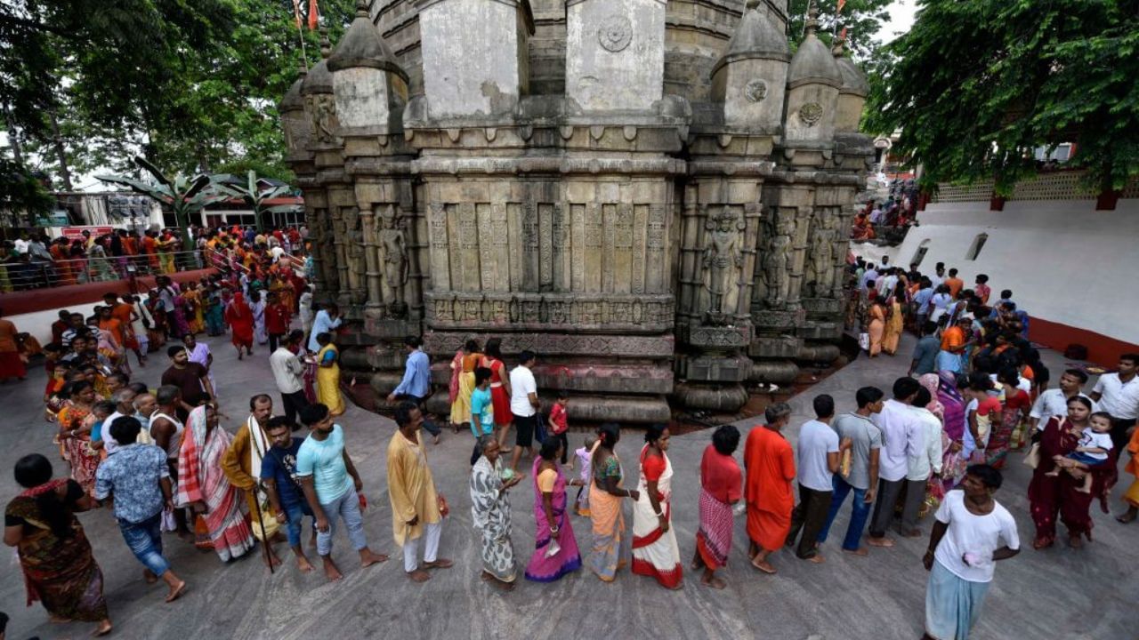 মন্ত্ৰীগৰাকীয়ে এই কথাও সদৰী কৰে যে, এইবাৰ অম্বুবাচী মেলাৰ পৰিৱৰ্তে নাম দিয়া হৈছে মহা অম্বুবাচী মহাযোগ। যোৱা বছৰতকৈ এইবছৰ দৰ্শনাৰ্থী সংখ্যা বৃদ্ধি পাব বুলি আশা কৰিছে পৰ্যটন বিভাগে । সেই অনুসৰি ভক্তৰ বাবে এইবাৰ এই শিবিৰৰ সংখ্যা বৃদ্ধি কৰা হ’ব বুলিও জানিবলৈ দিছে মন্ত্ৰীগৰাকীয়ে ।