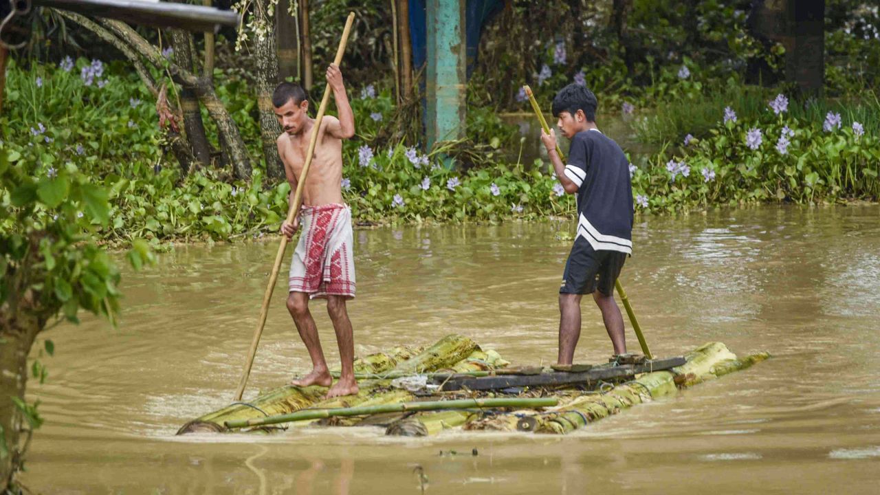 অসমত বানঃ ১৯ খন জিলাৰ ৫.৬০ লাখ লোক প্ৰভাৱিত ,মৃত্যুৰ সংখ্যা ১৬ জনলৈ বৃদ্ধি… অসমত বানঃ ১৯ খন জিলাৰ ৫.৬০ লাখ লোক প্ৰভাৱিত ,মৃত্যুৰ সংখ্যা ১৬ জনলৈ বৃদ্ধি…