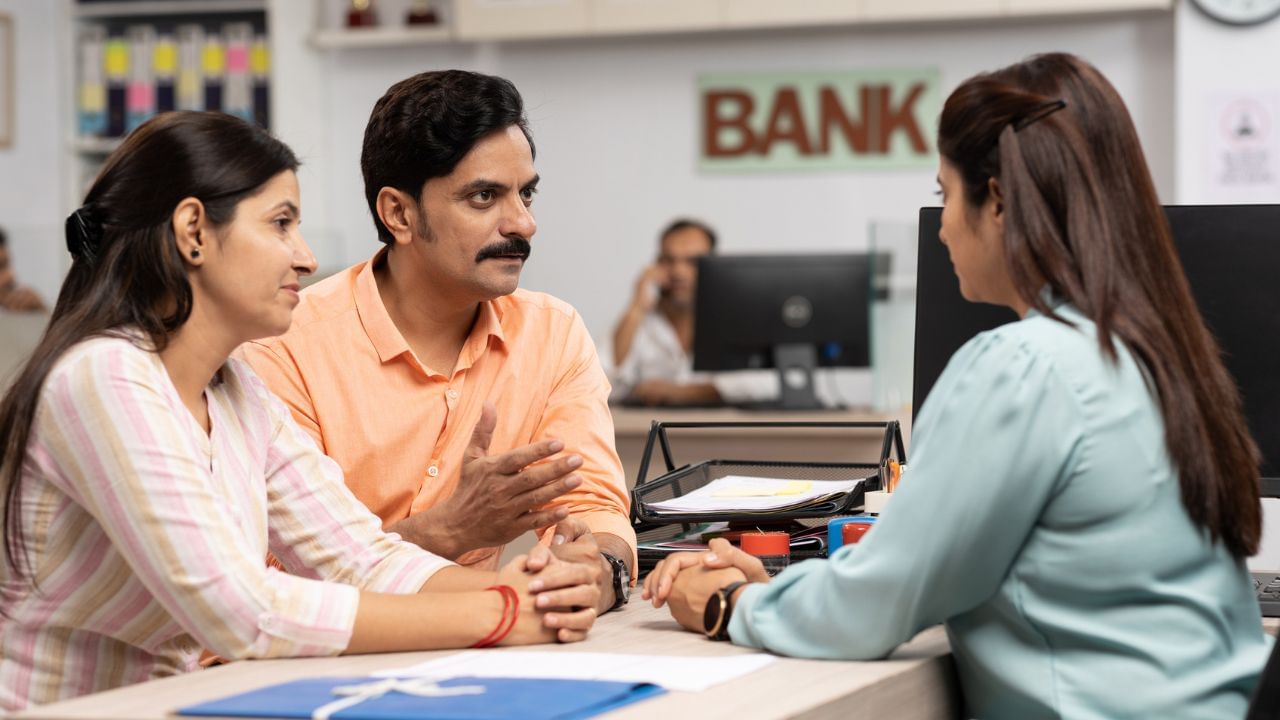 IDBI Bank: বিক্ৰী হ’বলৈ গৈ আছে দেশৰ আন এটা বেংক, লাখ লাখ গ্ৰাহকৰ কি হ’ব ? IDBI Bank: বিক্ৰী হ’বলৈ গৈ আছে দেশৰ আন এটা বেংক, লাখ লাখ গ্ৰাহকৰ কি হ’ব ?