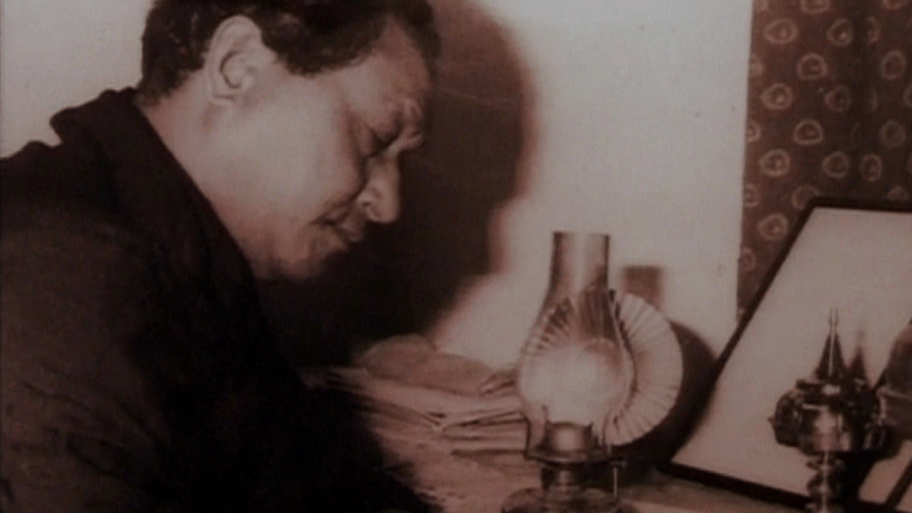 ৰাভা আছিল একেধাৰে শিল্পী, কবি, সাহিত্যিক, নাট্যকাৰ,সংগীতজ্ঞ, নৃত্যবিদ, চিত্ৰকৰ, অভিনেতা, সংগঠক আৰু মুক্তি যুঁজাৰু। অসমীয়া সমাজ-সংস্কৃতিৰ অন্যতম বাটকটীয়া। তেওঁ বহু নাটক, গীত, প্ৰবন্ধ আদি ৰচনা কৰি থৈ গৈছে। ৰাভাই স্বাধীনতাৰ আন্দোলনতো জঁপিয়াই পৰিছিল।