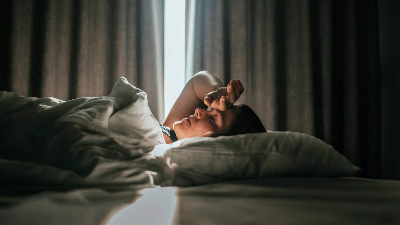 যদি আপুনি জীৱনৰ সমস্যাৰ বাবে নিজৰ মৃত্যু হোৱাৰ সপোন দেখিছে  তেন্তে ইয়াৰ অৰ্থ হ’ল আপোনাৰ জীৱনৰ সমস্যাবোৰ লাহে লাহে নোহোৱা হৈ যাব। ইমানেই নহয়, আপুনি শীঘ্ৰেই ভাল খবৰ লাভ কৰিব।