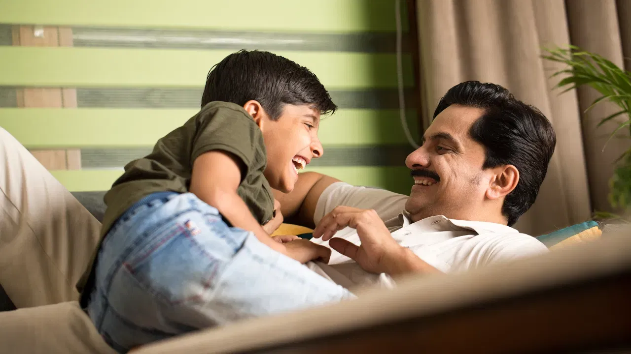যিজনে জন্ম দিয়ে, সংস্কাৰ দিয়ে, শিক্ষা প্ৰদান কৰে, যিজনে খাদ্য যোগান ধৰে আৰু যিজনে ভয়ৰ পৰা ৰক্ষা কৰে, এই পাঁচজন ব্যক্তিক পিতৃ বুলি কোৱা হয়।