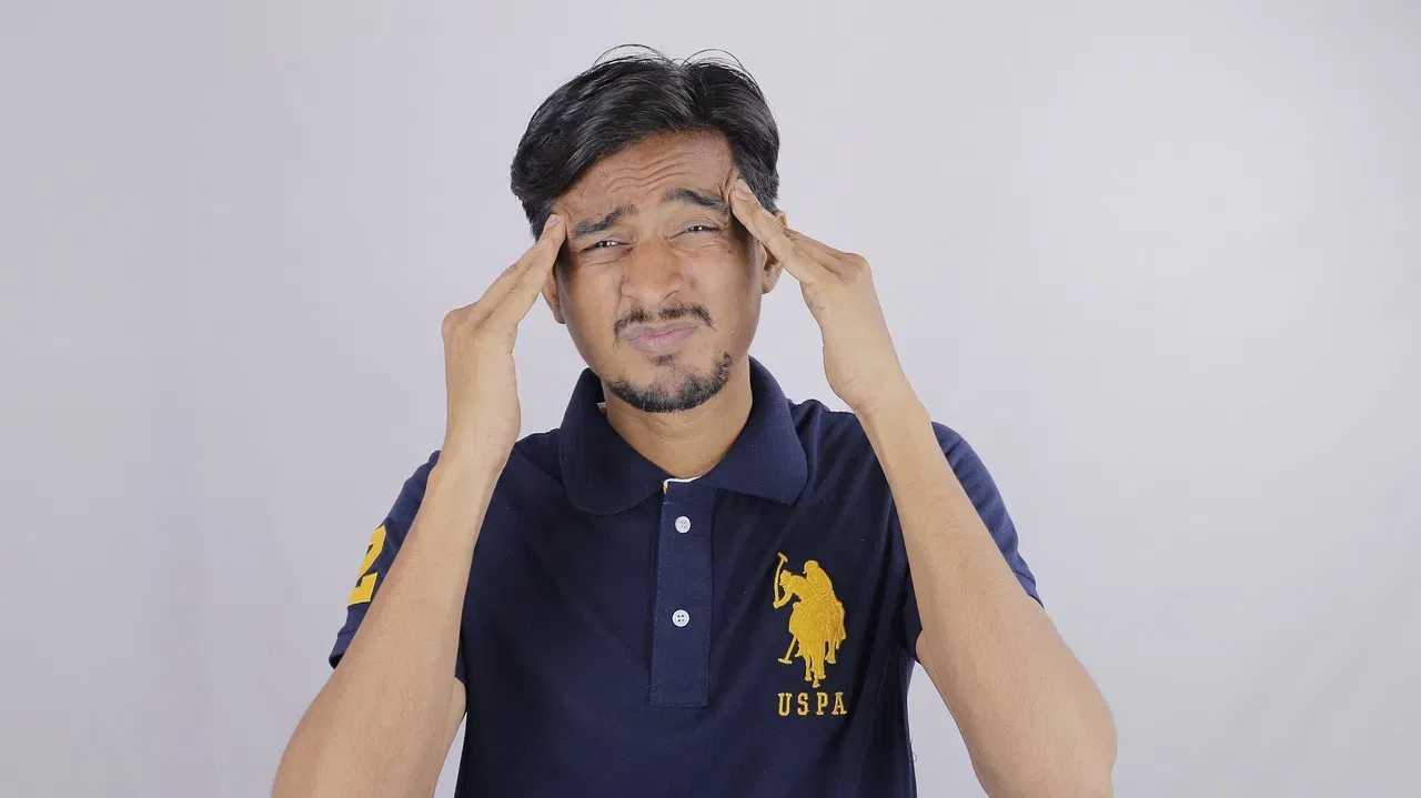অনবৰতে হৈ থকা মূৰৰ বিষ কি ৰোগৰ লক্ষণ, জানক চিকিৎসকৰ পৰা… অনবৰতে হৈ থকা মূৰৰ বিষ কি ৰোগৰ লক্ষণ, জানক চিকিৎসকৰ পৰা…