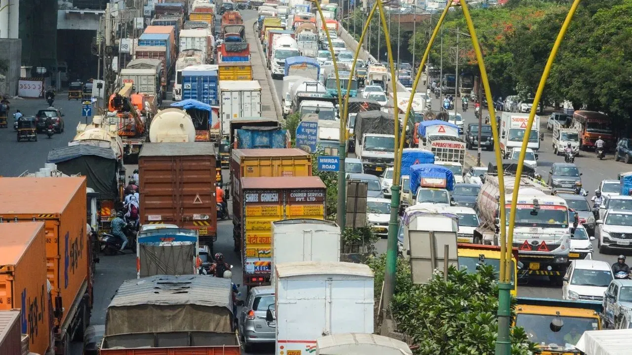 Toll Tax: কেন্দ্ৰৰ ডাঙৰ সিদ্ধান্ত, আধালৈ হ্ৰাস কৰিব পথৰ খৰচ, ফলত ৰাহি হ’ব আপোনাৰ বহু ধন! Toll Tax: কেন্দ্ৰৰ ডাঙৰ সিদ্ধান্ত, আধালৈ হ্ৰাস কৰিব পথৰ খৰচ, ফলত ৰাহি হ’ব আপোনাৰ বহু ধন!