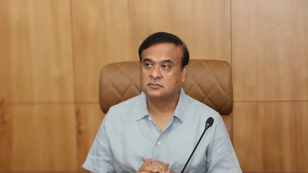 তেওঁ কয়, বহু ব্যক্তিগত চিকিৎসালয়ে টকা দিব নোৱাৰা বাবে মৃতদেহ মুকলি কৰি নিদিয়ে। ইয়াৰোপৰি টকা নিদিয়াৰ বাবে ৰোগীক অতিৰিক্ত দিন চিকিৎসালয়ত থাকিবলৈ বাধ্য কৰায়। গতিকে এতিয়াৰ পৰা এনে কৰিব নোৱাৰিব। টকা দিব নোৱাৰিলে আদালতত যাওঁক, মাটি-ঘৰ লওক কিন্তু এনেকৈ ধৰি ৰাখিব নোৱাৰিব।