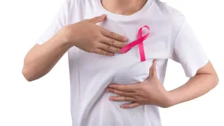 স্তনৰ কৰ্কট ৰোগৰ প্ৰাৰম্ভিক লক্ষণসমূহ জানেনে? জানক চিকিৎসকৰ পৰা…