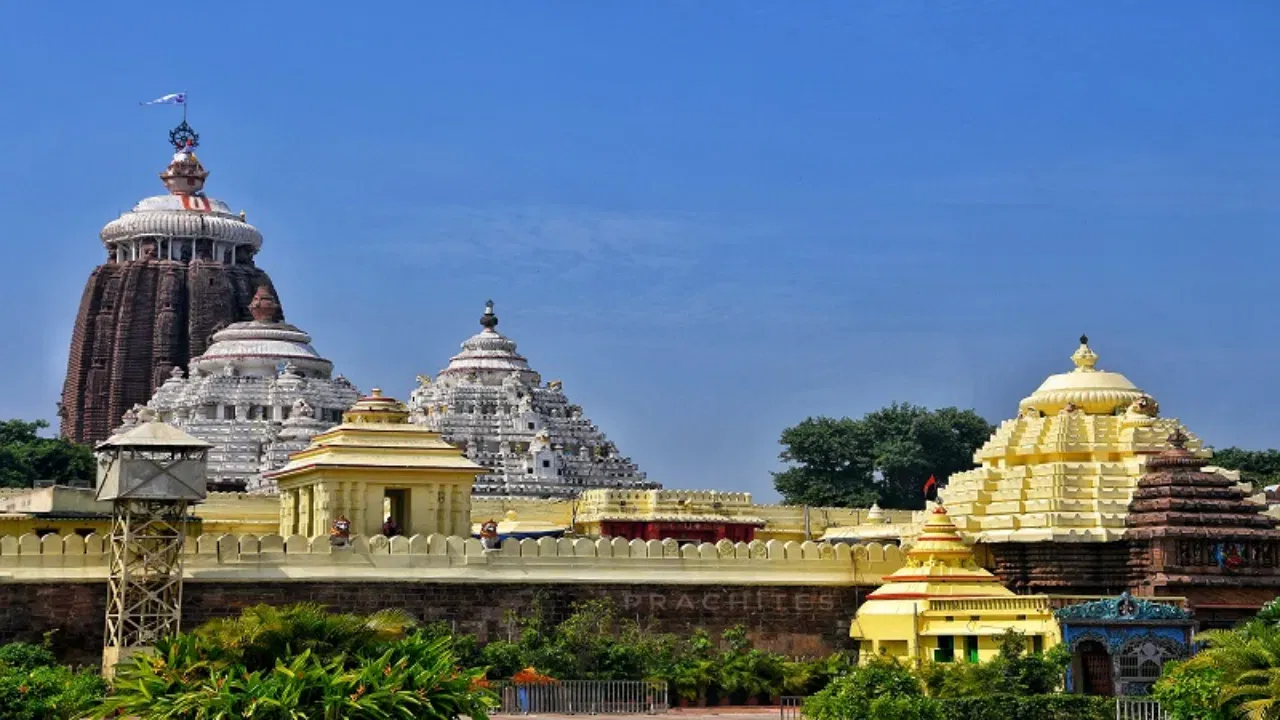 ভক্তসকলে বিশ্বাস কৰে যে এয়া এক ঐশ্বৰিক শক্তি বা অলৌকিকতা যিয়ে ভগৱান জগন্নাথৰ মহিমা দেখুৱাইছে। এই মন্দিৰ আৰু ইয়াৰ আশে-পাশে থকা অঞ্চলটো ‘ন’-ফ্লাই জ’ন’ যিটো ভগৱানৰ দ্বাৰা নিয়ন্ত্ৰিত বুলি বিশ্বাস আছে। পুৰী উপকূলীয় অঞ্চল আৰু জগন্নাথ মন্দিৰ সাগৰৰ অতি ওচৰত। এই অঞ্চলত প্ৰায়ে প্ৰচণ্ড বতাহ বলি থাকে।