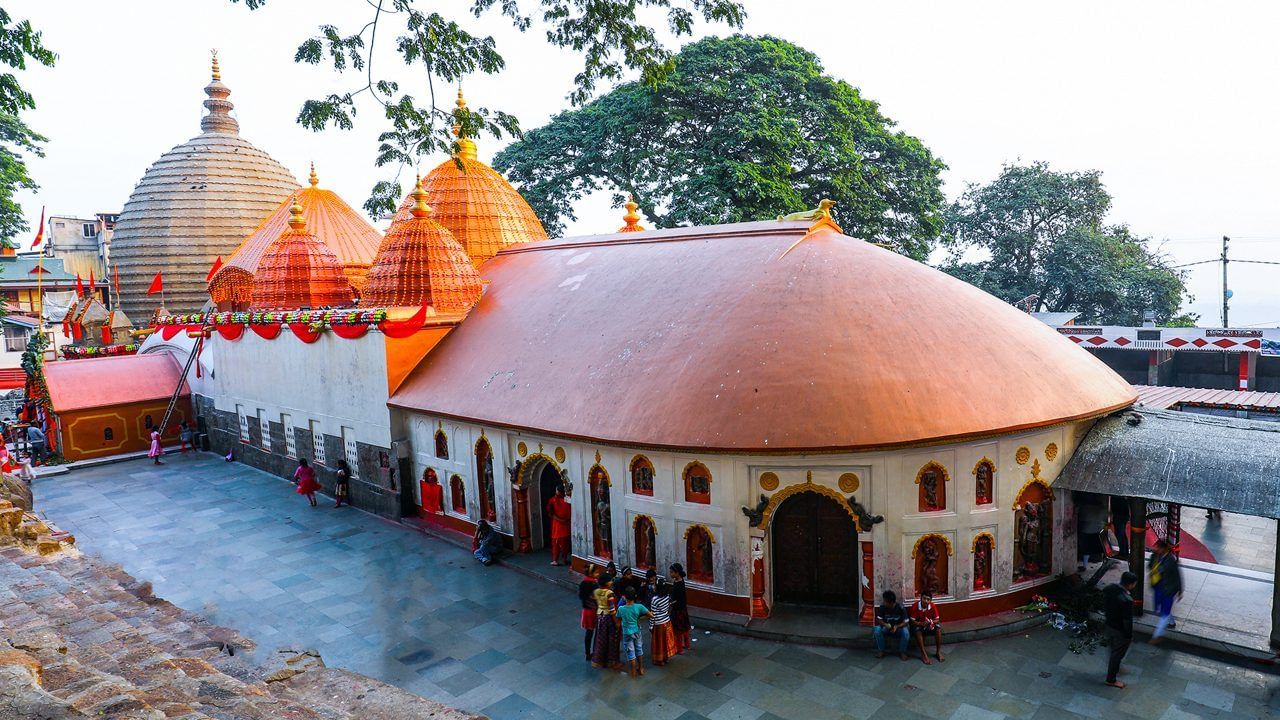 Kamakhya Temple: ইতিহাস প্ৰসিদ্ধ কামাখ্যা মন্দিৰৰ আছে বহু ৰহস্য, অম্বুবাচীৰ নিবৃত্তিৰ সময়ত দিয়া ৰক্তবস্ত্ৰৰ বিষয়ে জানেনে? Kamakhya Temple: ইতিহাস প্ৰসিদ্ধ কামাখ্যা মন্দিৰৰ আছে বহু ৰহস্য, অম্বুবাচীৰ নিবৃত্তিৰ সময়ত দিয়া ৰক্তবস্ত্ৰৰ বিষয়ে জানেনে?