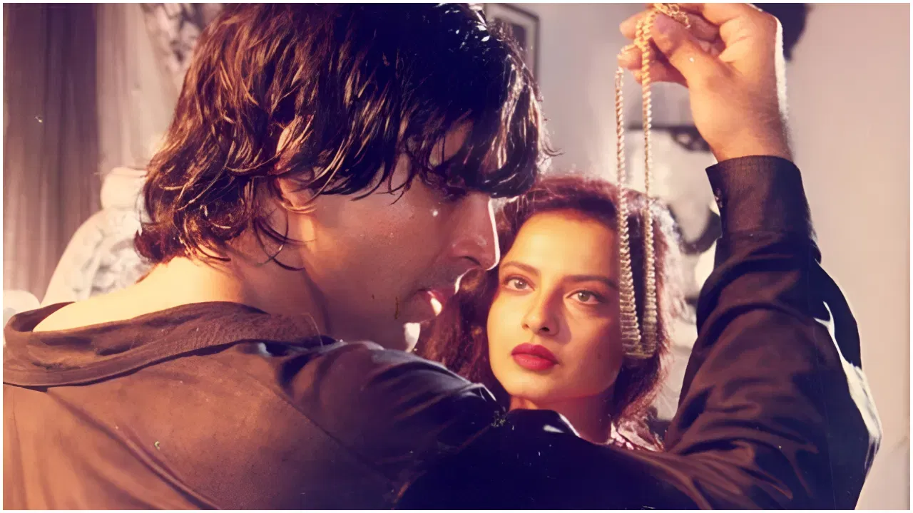২৯ বছৰ পূৰ্বে মুক্তি লাভ কৰা এখন ছবি, তাৰ পৰাই আৰম্ভ হৈছিল অক্ষয়-ৰেখাৰ প্ৰেম কাহিনী!