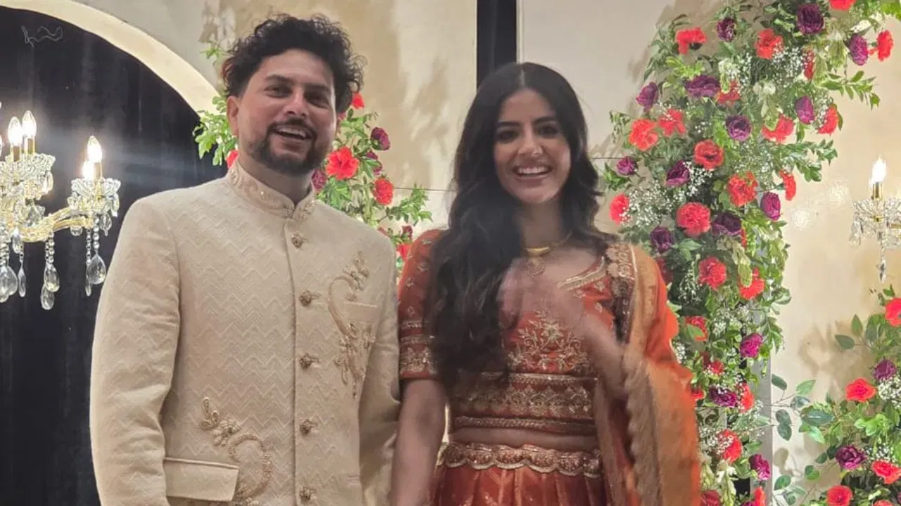 শেহতীয়াকৈ কুলদীপ যাদৱে তেওঁৰ শৈশৱৰ বান্ধৱী বংশিকাৰ সৈতে আঙঠি পিন্ধোৱা পৰ্ব সম্পন্ন কৰে। বংশিকা এগৰাকী ভাৰতীয় জীৱন বীমা নিগম (LIC)ত কাম কৰা মহিলা। সাধাৰণ মধ্যবিত্তীয় পৰিয়ালৰ পৰা আহিছে বংশিকা। যদিও ব্যক্তিগত ধন-সম্পত্তি ৰাজহুৱাভাৱে উপলব্ধ নহয়, তথাপিও নিশ্চিত যে বংশিকাৰ উপাৰ্জন এটা সুস্থিৰ চৰকাৰী চাকৰিৰ ওপৰত আধাৰিত।