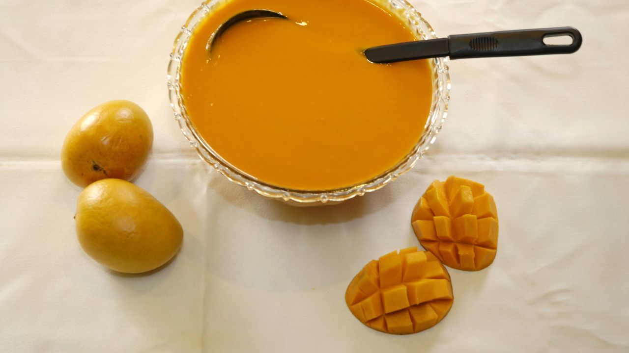 দ্বিতীয় কাৰণঃ প্ৰতিবেদনত কোৱা হৈছে, আন ফলতকৈ আমত এণ্টিঅক্সিডেণ্টৰ পৰিমাণ অধিক। আমত আন ফলতকৈ অধিক ভিটামিন, মিনাৰেল আৰু ফাইবাৰ থাকে। এই ফলবিধৰ উপকাৰিতা গুণৰ বাবে ইয়াক ফলৰ ৰজা বুলি কোৱা হয়।