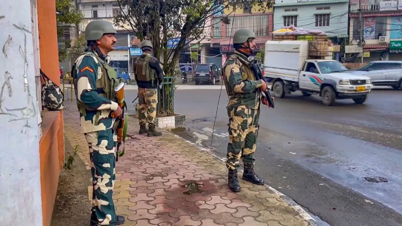পুনৰ অশান্ত মণিপুৰ! ইন্টাৰনেট বন্ধৰ পৰা কাৰ্ফিউলৈ, জানক শেহতীয়া আপডেট পুনৰ অশান্ত মণিপুৰ! ইন্টাৰনেট বন্ধৰ পৰা কাৰ্ফিউলৈ, জানক শেহতীয়া আপডেট