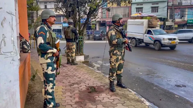 মণিপুৰত পুনৰ হিংসাত্মক ঘটনা! গুলীয়াই হত্যা ৪ জনক...