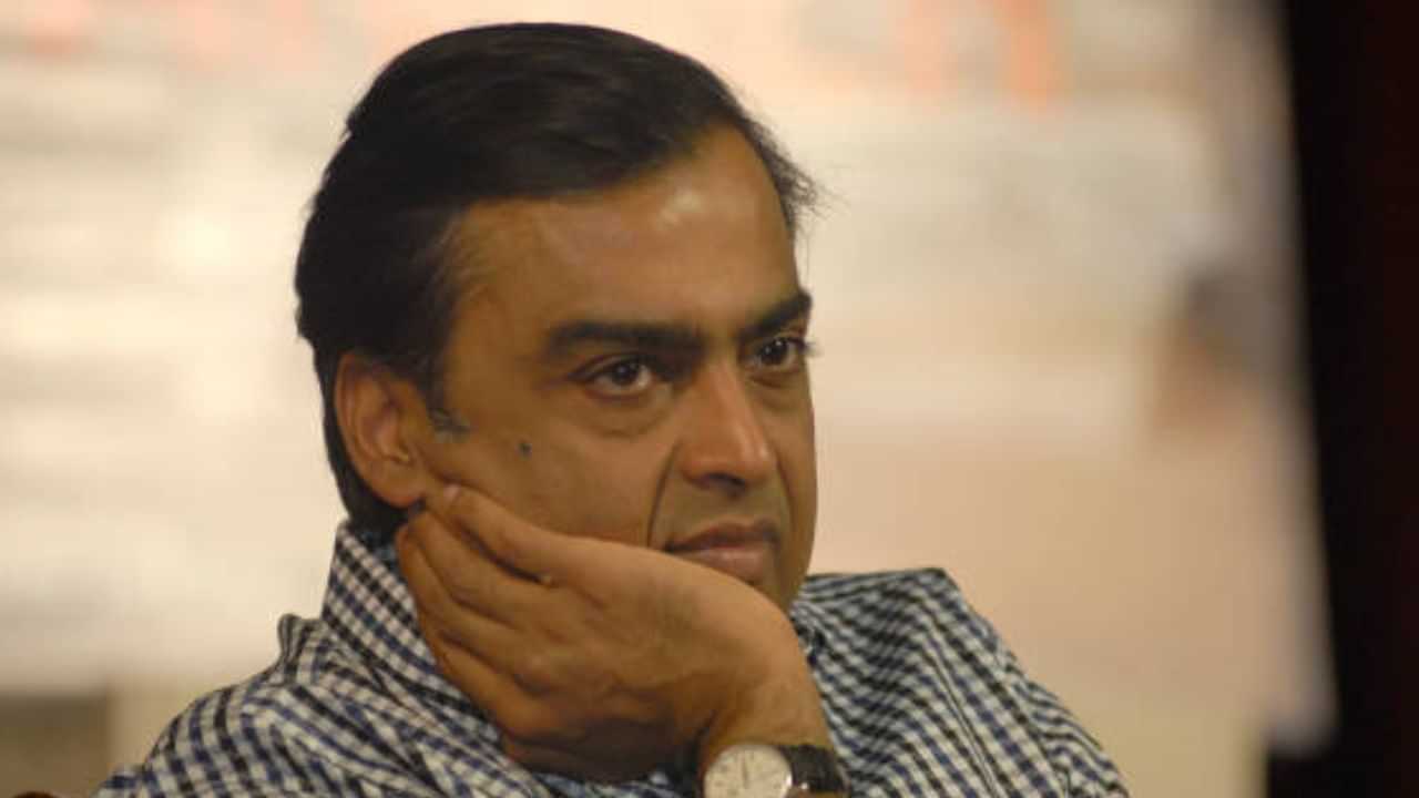আম্বানীৰ গুৰু দক্ষিণা: গুৰু বাক্য মানি ১৫১ টকাৰ দক্ষিণা আগবঢ়ালে আম্বানীয়ে
