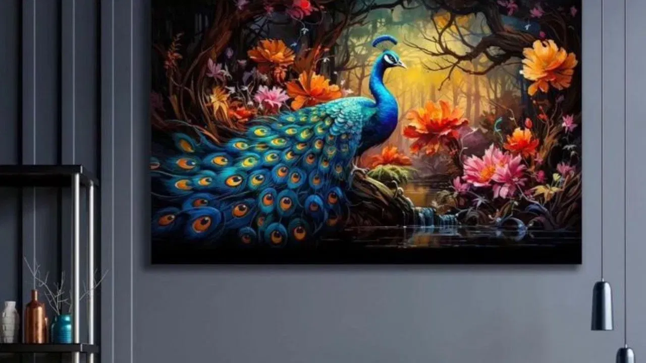 ঘৰৰ দুৱাৰত ময়ূৰৰ ছবি এখন লগাওক। ইয়াৰ ফলত ঘৰলৈ অহা দুষ্ট শক্তিক আঁতৰাই পেলাব। ইতিবাচক শক্তি আহে আৰু ঘৰৰ পৰিৱেশ ভাল হৈ থাকে। ময়ূৰক মংগলৰ প্ৰতীক বুলি গণ্য কৰা হয়।