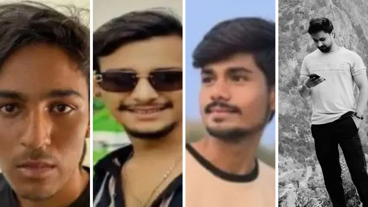 সোণমৰ এটা ইংগিতত চিকাৰী কুকুৰৰ দৰে ৰাজাৰ ওপৰত জপিয়াই পৰিছিল হত্যাকাৰী… সোণমৰ এটা ইংগিতত চিকাৰী কুকুৰৰ দৰে ৰাজাৰ ওপৰত জপিয়াই পৰিছিল হত্যাকাৰী…