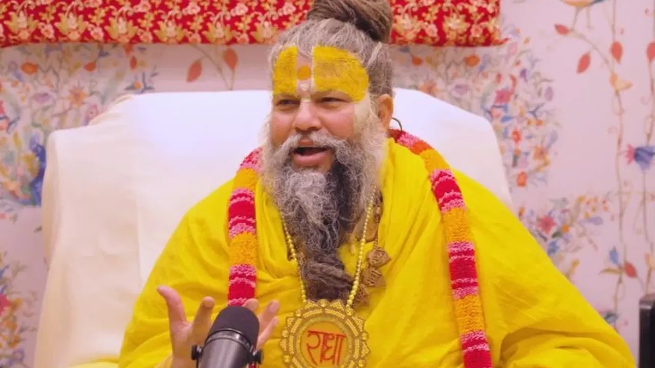 অকাল মৃত্যু আৰু দুৰ্ঘটনাৰ পৰা হাত সাৰিবলৈ প্ৰেমানন্দ মহাৰাজে পঞ্চম শক্তিশালী প্ৰতিকাৰৰ কথা যিটো হ’ল বৃন্দাবনৰ মাটি ( যি মাটিত শ্ৰীকৃষ্ণই খেলিছিল)। প্ৰতিদিনে চুলিৰ মাজত অলপ বৃন্দাবনৰ মাটি লগাব। তেতিয়া আপোনাৰ জীৱন মংগলময় হৈ উঠিব।