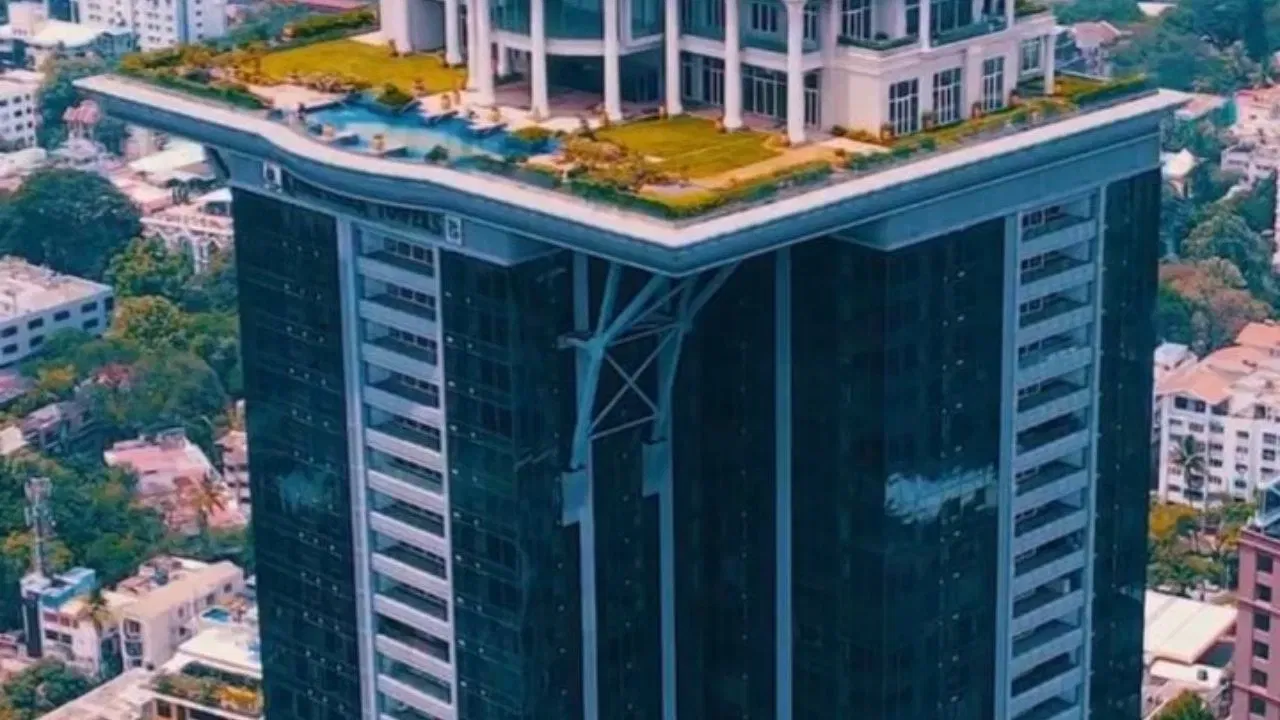 দেশৰ বহু বৃহৎ ব্যৱসায়ীয়ে এই বিলাসী টাৱাৰত বাস কৰে। ইনফ’ছিছৰ প্ৰতিষ্ঠাপক নাৰায়ণ মূৰ্তি, লেখিকা সুধা মূৰ্তি, জিৰোধাৰ নিখিল কামত, বায়’কনৰ কিৰণ মজুমদাৰ শ্ব’ৰ দৰে উদ্যোগপতিসকলে ইয়াত ফ্লেট ক্ৰয় কৰিছে। প্ৰতিটো এপাৰ্টমেণ্ট প্ৰায় ৮০০০ বৰ্গফুটত বিস্তৃত। ইয়াৰ ন্যুনতম মূল্য ২০ কোটি টকা।