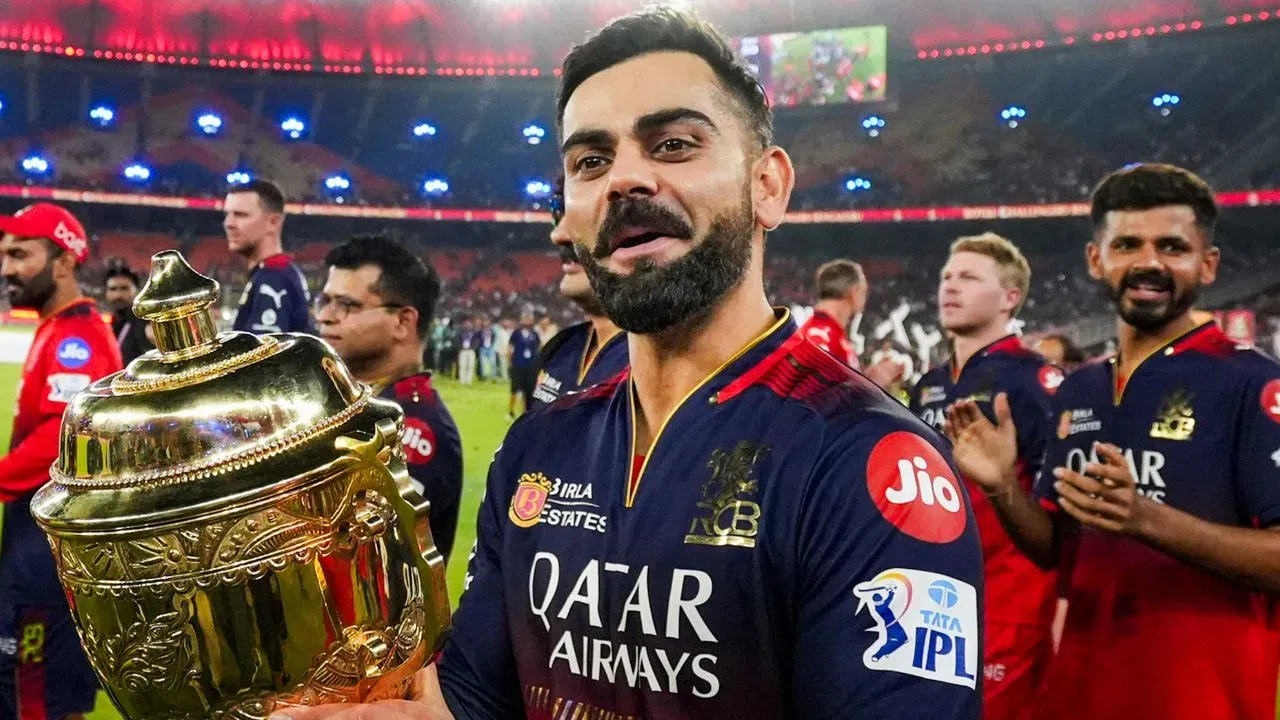 মই ক্ৰিকেট খেলিব নাজানো…IPLৰ মাজতে কিয় এইদৰে কৈছিল কিং কোহলীয়ে? মই ক্ৰিকেট খেলিব নাজানো…IPLৰ মাজতে কিয় এইদৰে কৈছিল কিং কোহলীয়ে?