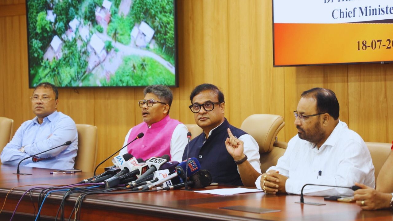 কেবিনেটৰ গুৰুত্বপূৰ্ণ সিদ্ধান্তৰ পৰা উচ্ছেদলৈ…পলকতে পঢ়ক দিনটোৰ শীৰ্ষ খবৰ কেবিনেটৰ গুৰুত্বপূৰ্ণ সিদ্ধান্তৰ পৰা উচ্ছেদলৈ…পলকতে পঢ়ক দিনটোৰ শীৰ্ষ খবৰ