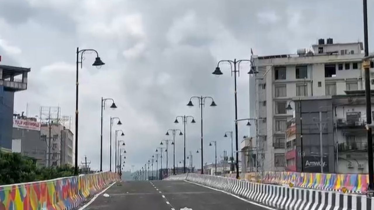 গুৱাহাটীত নতুনকৈ নিৰ্মাণ কৰা আন এখন উৰণ সেতু কাইলৈ অৰ্থাৎ ৬ জুলাইত মুকলি হ'ব। মুখ্যমন্ত্ৰী হিমন্ত বিশ্ব শৰ্মাই ৰাইজৰ বাবে মুকলি কৰিব ৰুক্মিণীগাঁৱৰ নতুন উৰণ সেতুখন।