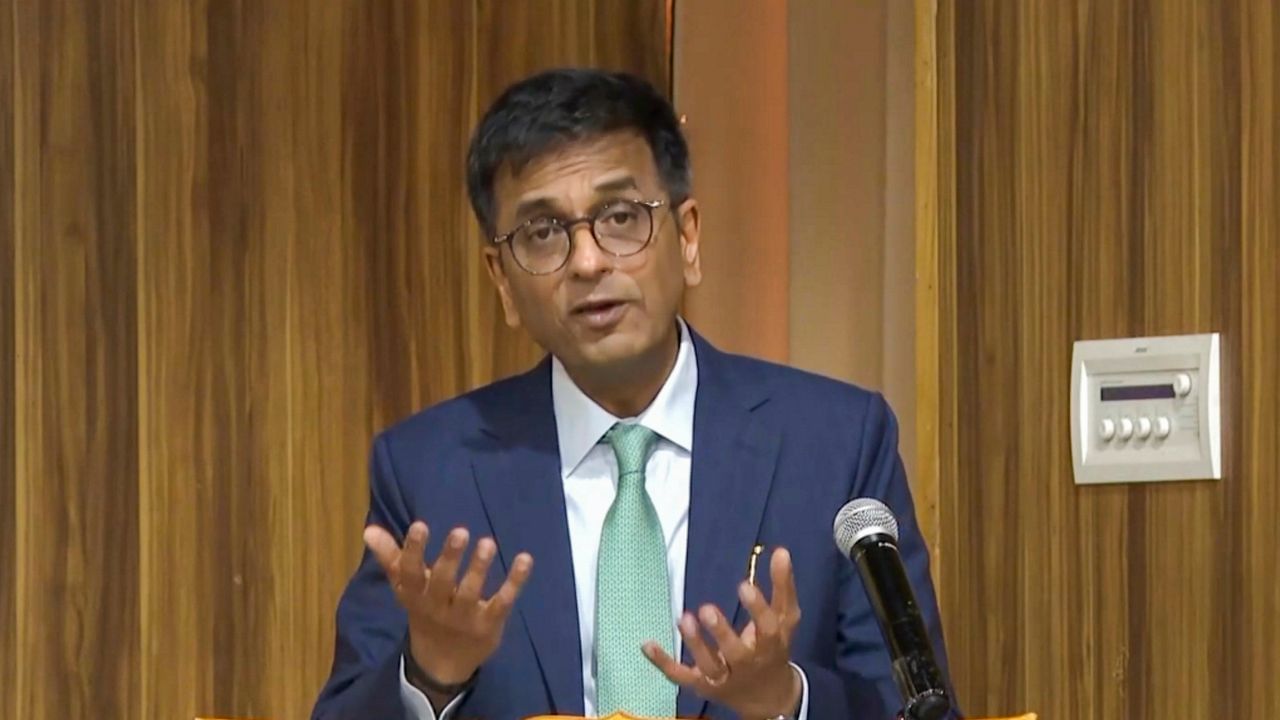 প্ৰাক্তন CJI ডি ৱাই চন্দ্রচূড়ে এতিয়াও কিয় খালী কৰা নাই চৰকাৰী বাংলো ? কেন্দ্ৰলৈ পত্ৰ উচ্চতম ন্যায়ালয়ৰ প্ৰাক্তন CJI ডি ৱাই চন্দ্রচূড়ে এতিয়াও কিয় খালী কৰা নাই চৰকাৰী বাংলো ? কেন্দ্ৰলৈ পত্ৰ উচ্চতম ন্যায়ালয়ৰ