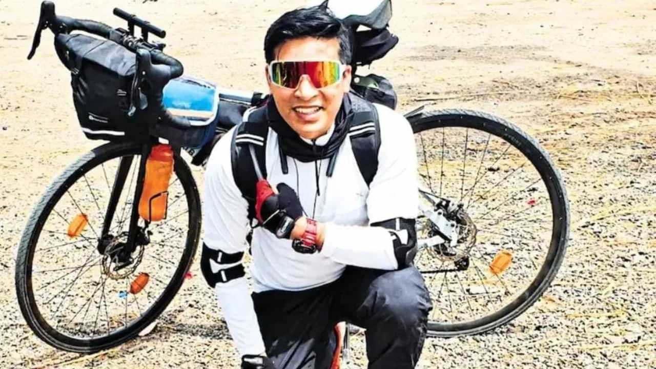 চাইকেলেৰে ৬০৮ কিলোমিটাৰ যাত্ৰা কৰি কৰ্মস্থলীত BSFৰ বিষয়া! আঁৰৰ কাৰণে মুগ্ধ কৰিব আপোনাক