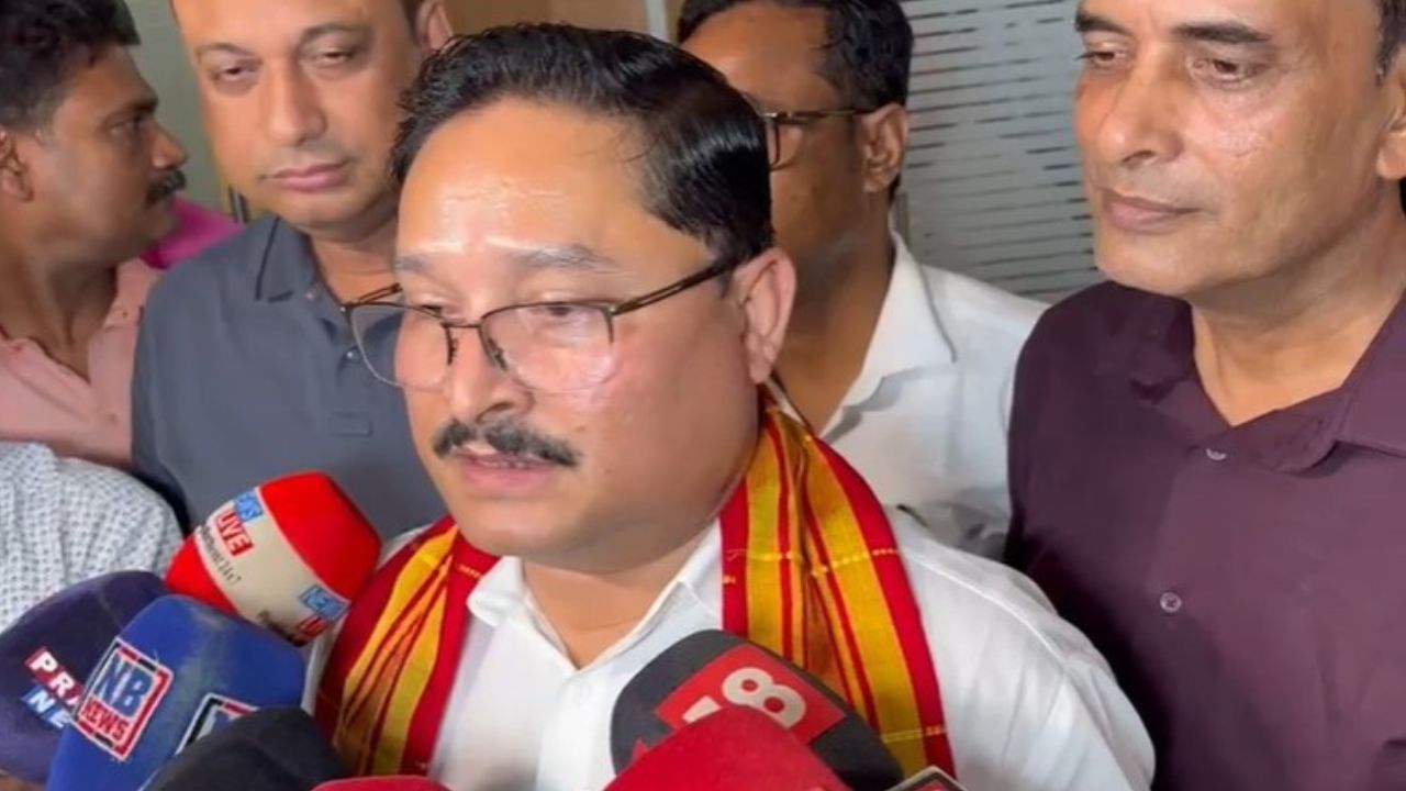 এই বৈঠকৰ অন্তত বিজেপিৰ ৰাজ্যিক সভাপতি দিলীপ শইকীয়াই কয়, আগন্তুক তিনি-চাৰি মাহত ভালকৈ কাম কৰি প্ৰত্যেকে টিকটৰ যোগ্যতা অৰ্জন কৰিব লাগিব। য’ত যাৰ যি দুৰ্বলতা আছে সেইখিনি দূৰ কৰি '২৬ লৈ নিজকে সাজু কৰিব লাগিব।