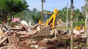 গোৱালপাৰাত চলিল প্ৰশাসনৰ বুলড’জাৰঃ উচ্ছেদৰ মাজতে চৰম পন্থা গ্ৰহণৰ চেষ্টা এজনৰ গোৱালপাৰাত চলিল প্ৰশাসনৰ বুলড’জাৰঃ উচ্ছেদৰ মাজতে চৰম পন্থা গ্ৰহণৰ চেষ্টা এজনৰ...
