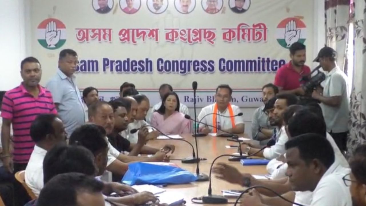 “তৃণমূল কৰ্মীয়ে প্ৰস্তুত কৰিব নিৰ্বাচনী ৰণ কৌশল”, ৰাজীৱ ভৱনত BTC নিৰ্বাচনকলৈ পৰ্যালোচনা বৈঠক গৌৰৱ গগৈৰ “তৃণমূল কৰ্মীয়ে প্ৰস্তুত কৰিব নিৰ্বাচনী ৰণ কৌশল”, ৰাজীৱ ভৱনত BTC নিৰ্বাচনকলৈ পৰ্যালোচনা বৈঠক গৌৰৱ গগৈৰ